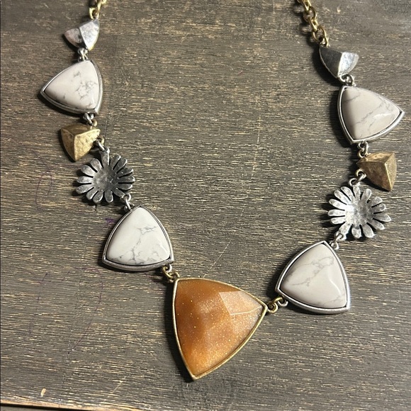 Lucky Brand Sunstone & Howlite Stone Flower Silver Tone Collar Necklace. - Picture 1 of 3